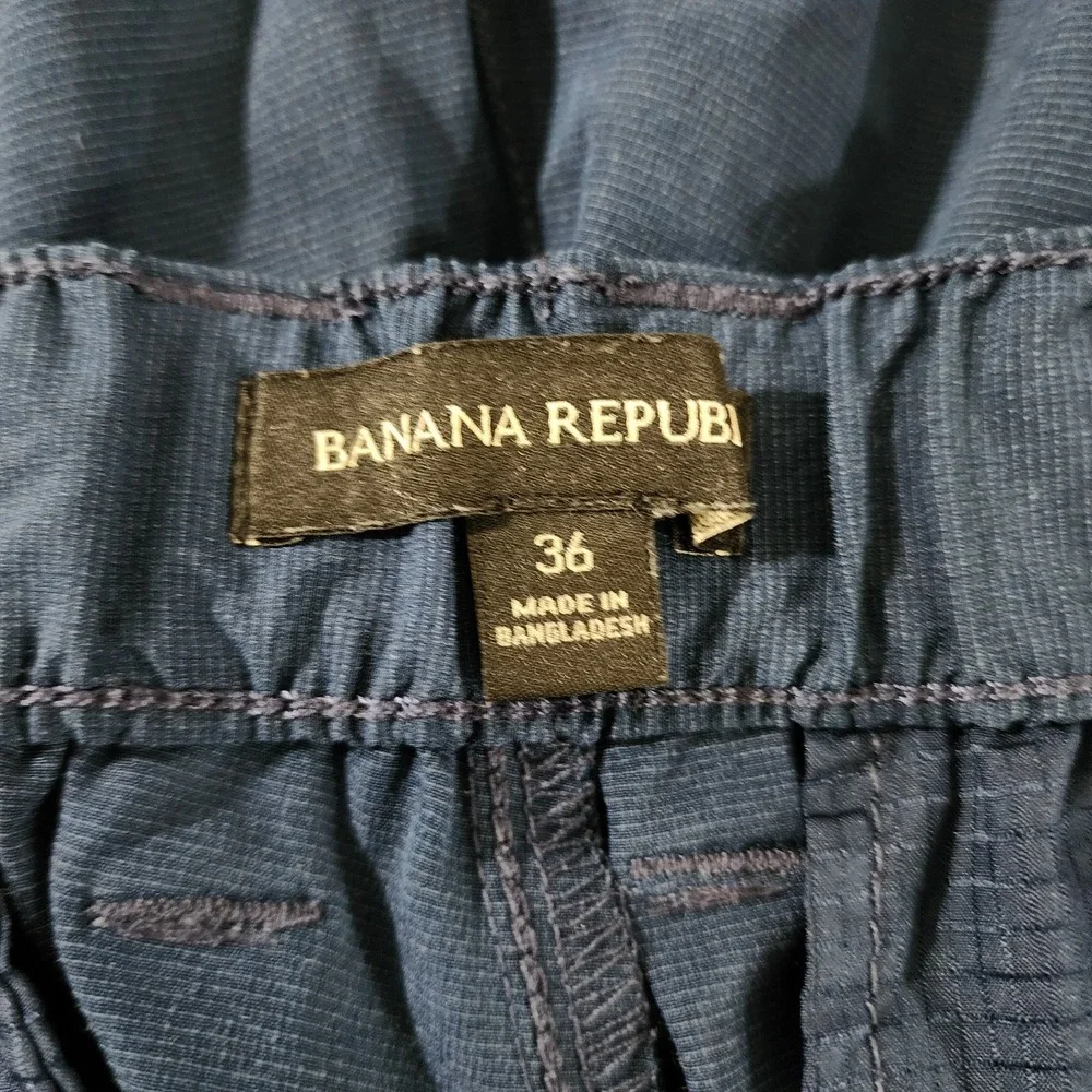 Banana Republic Men's Navy Blue Flat Front Side Pockets Golf Shorts Size: 36